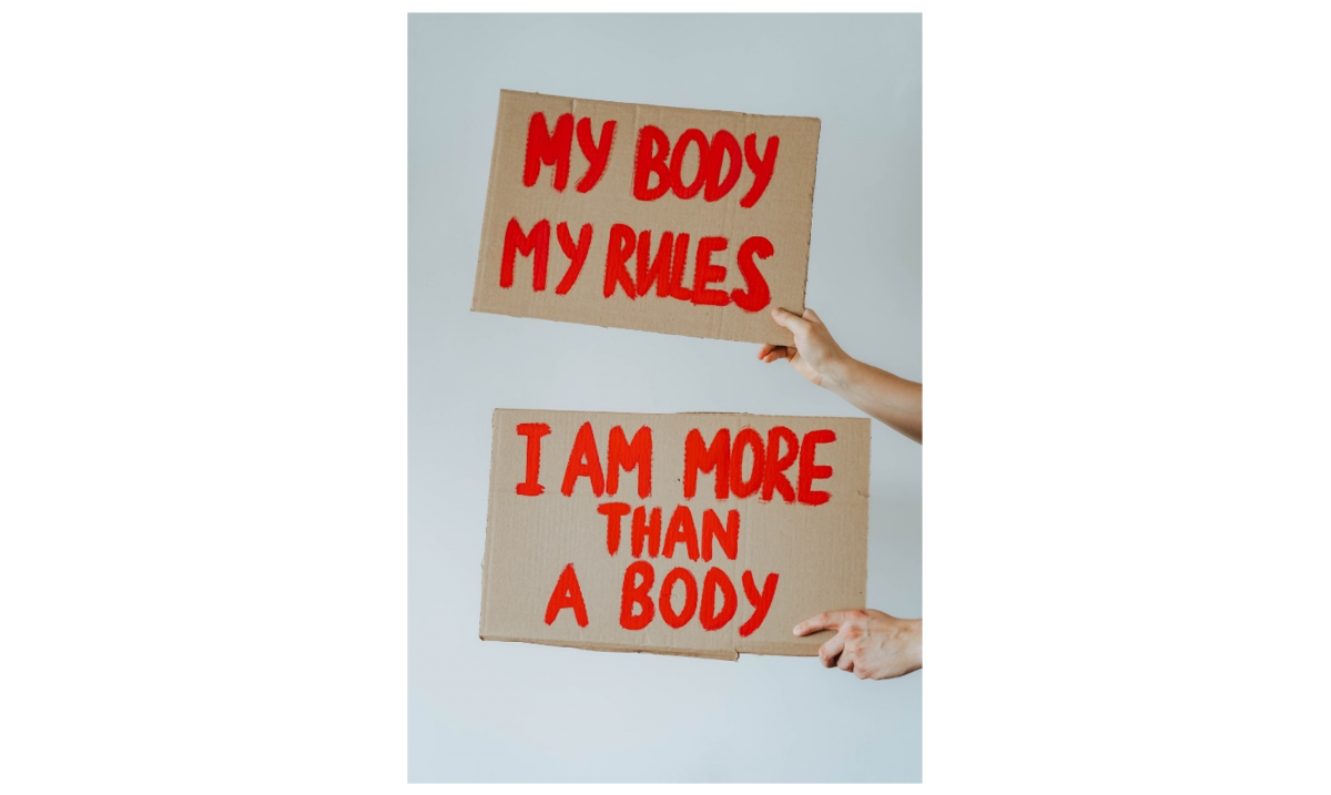 Photographie de Olia Danilevich provenant de Pexels, montrant l’utilisation des slogans « Mon corps, mon choix » et « Je suis plus qu’un corps ». Photographie de Olia Danilevich provenant de Pexels, montrant l’utilisation des slogans « Mon corps, mon choix » et « Je suis plus qu’un corps ».