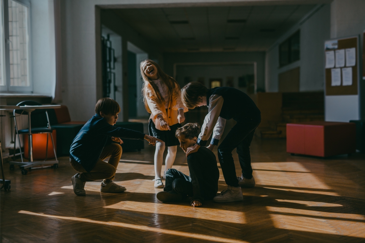 Légende. Le harcèlement scolaire. Image de Mikhail Nilov provenant de Pexels Légende. Le harcèlement scolaire. Image de Mikhail Nilov provenant de Pexels